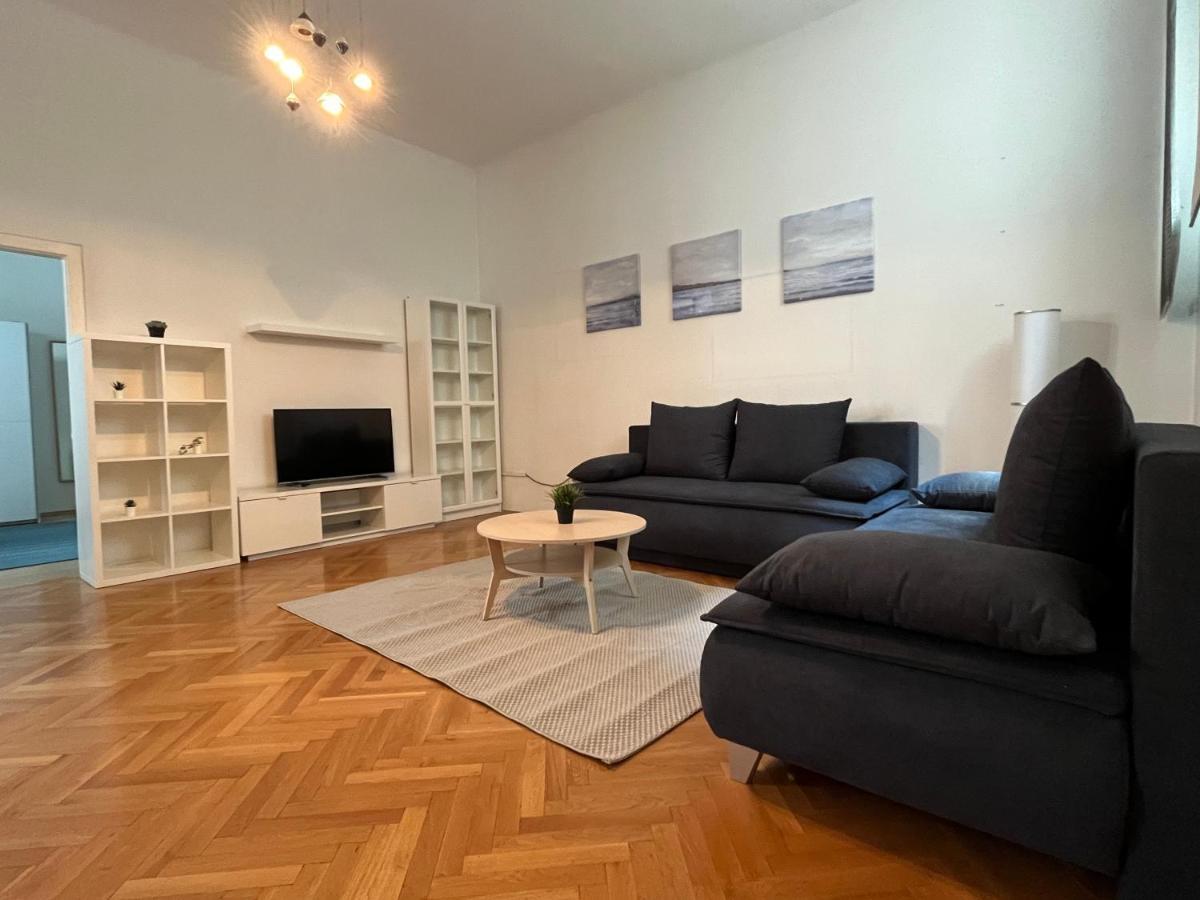 Apartment Stylish Apt Near Urania 1br Wien