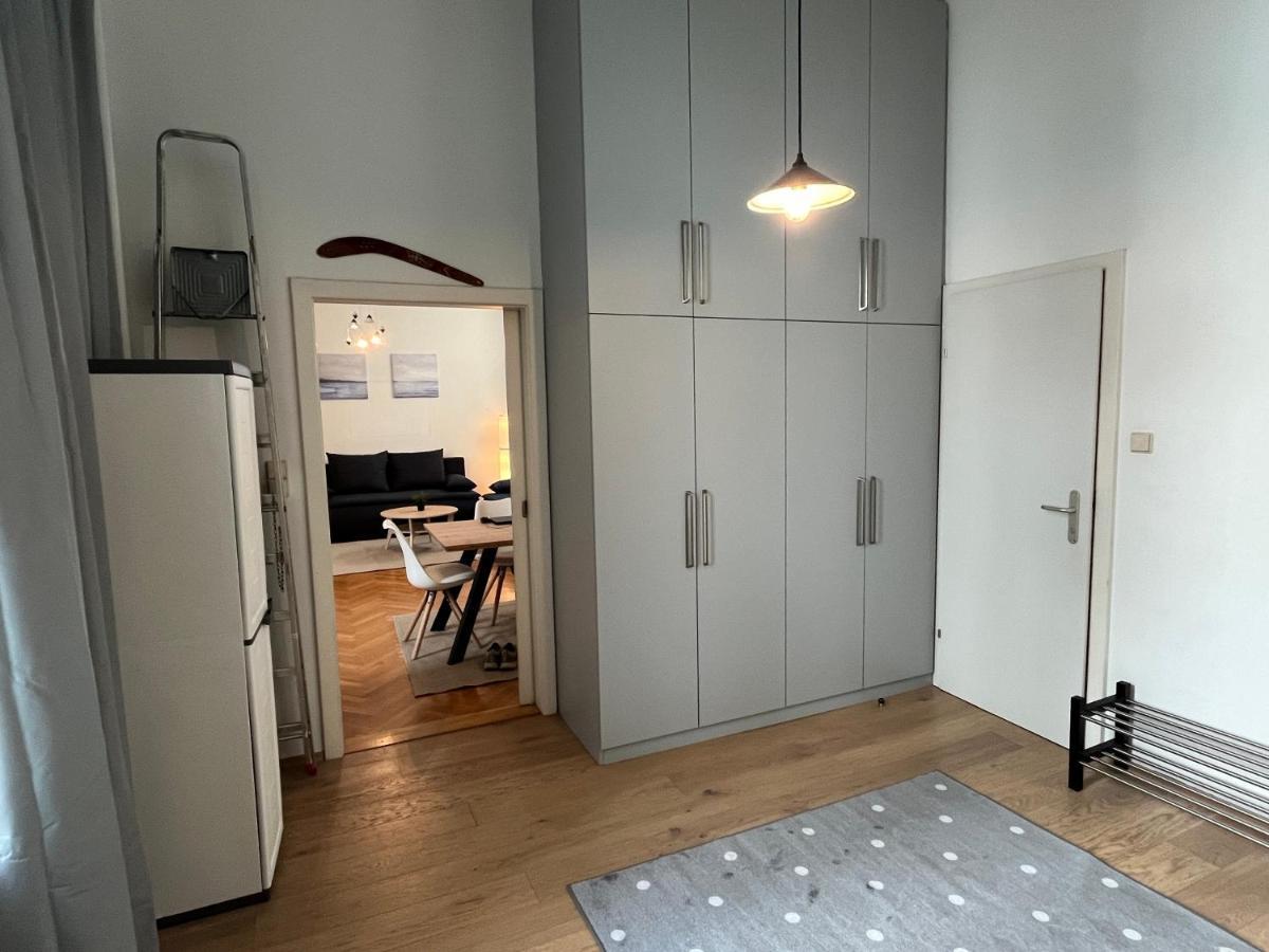 Apartment Stylish Apt Near Urania 1br Wien