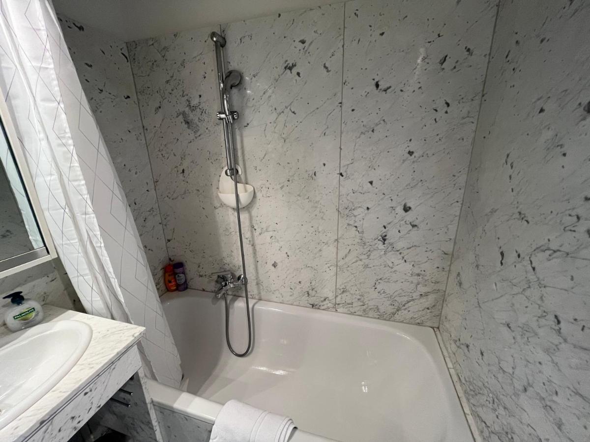 Stylish Apt Near Urania 1br Appartamento *