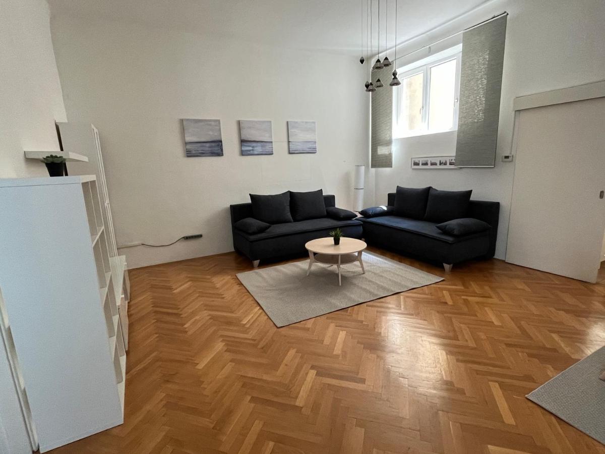 Stylish Apt Near Urania 1br Apartment Wien